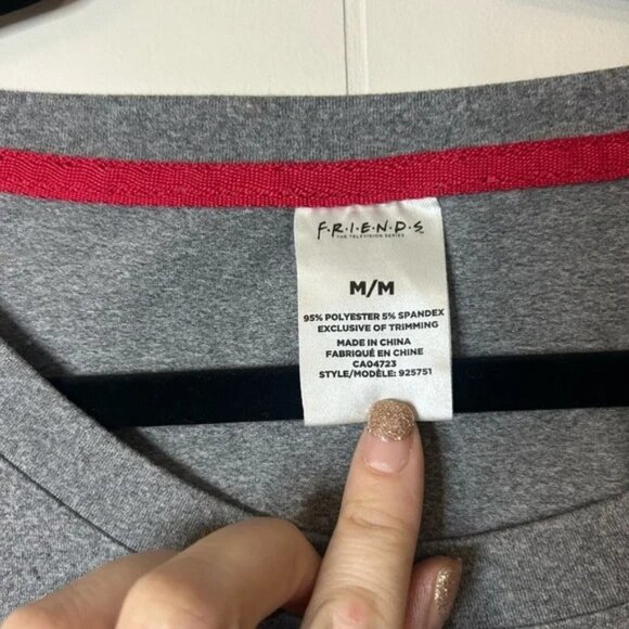 F.R.I.E.N.D.S TV show, size M long sleeve top, graphic down sleeve, central perk - Picture 4 of 5